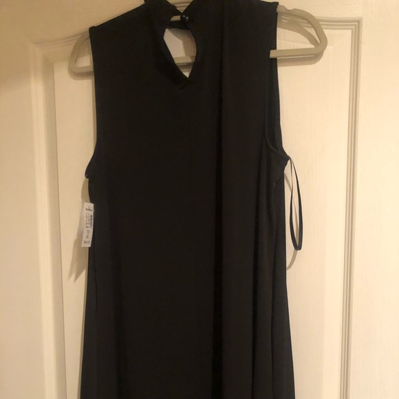 Black Dress - Picture 4 of 4